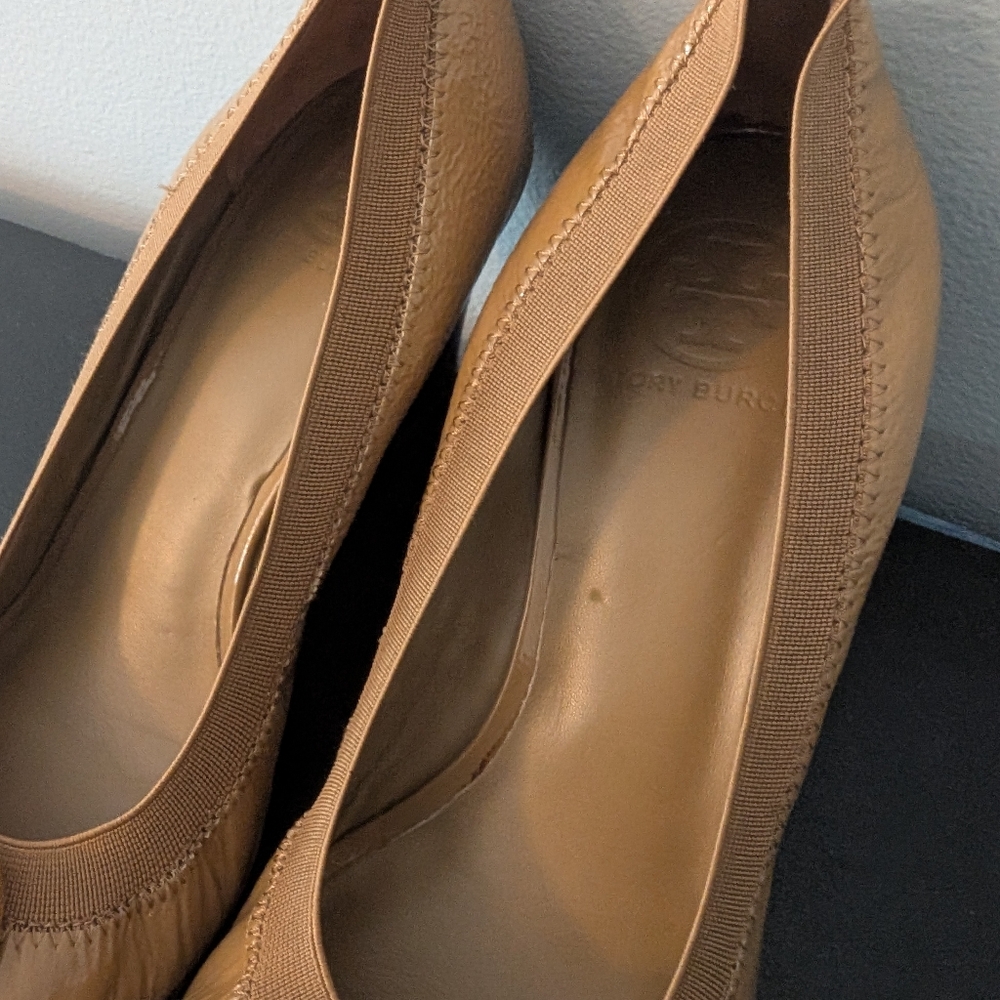 Tory Burch Shoes Caroline Patent Leather Wedge Pumps - Picture 4 of 8